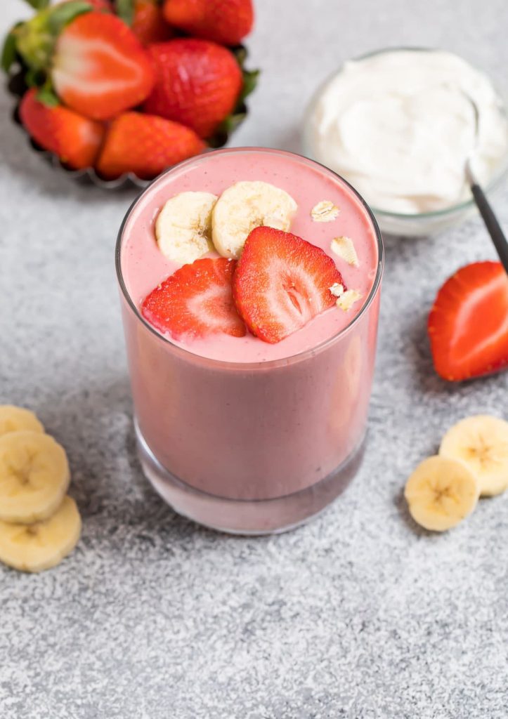 Refreshing Strawberry Banana Greek Yogurt Smoothie