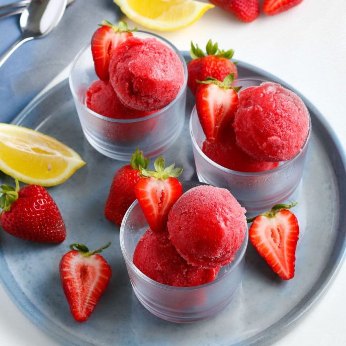 How to Make Strawberry Sorbet : A Delicious and Refreshing Homemade Recipe